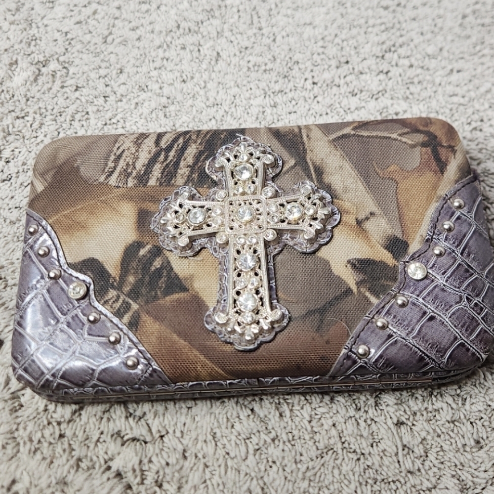 Mossy Oak Camo Rhinestone Cross Wallet, Ladies Camouflage Clutch Brown